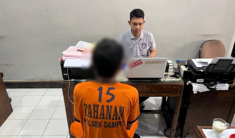 Tukang aluminium diperiksa Unit Reskrim Polsek Dampit Malang. (Foto: Istimewa)