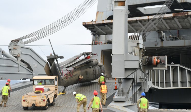 Beberapa Armada dan Material Latgab Garuda Shield 2024 kembali ke Kapal Hudson (Foto: Amin)