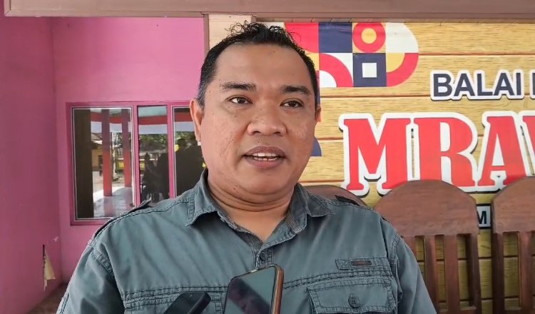 Camat Mayang saat diwawancarai awak media, Selasa (10/9/2024). (Foto: Zainul Hasan)