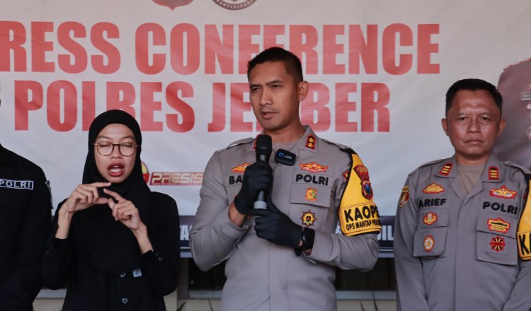 Kapolres Jember memberikan keterangn dalam konferensi pers ungkap kasus pelecehan seksual, Kamis (19/9/2024). (Foto: Humas Polres Jember)