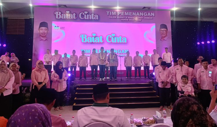 Gus Fawait - Djoko membaiat Tim Pemenangan Pilkada Jember 2024. (Foto: Zainul Hasan)