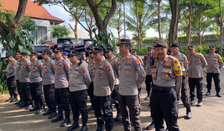 Polresta Banyuwangi menggelar apel kesiapan pengamanan proses penetapan nomor urut Pilbup Banyuwangi. (Foto: Humas Polres Banyuwangi)