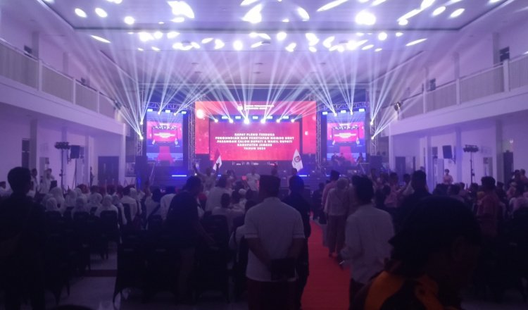 Acara undi nomor urut Paslon Pilkada Jember. (Foto: Zainul Hasan)