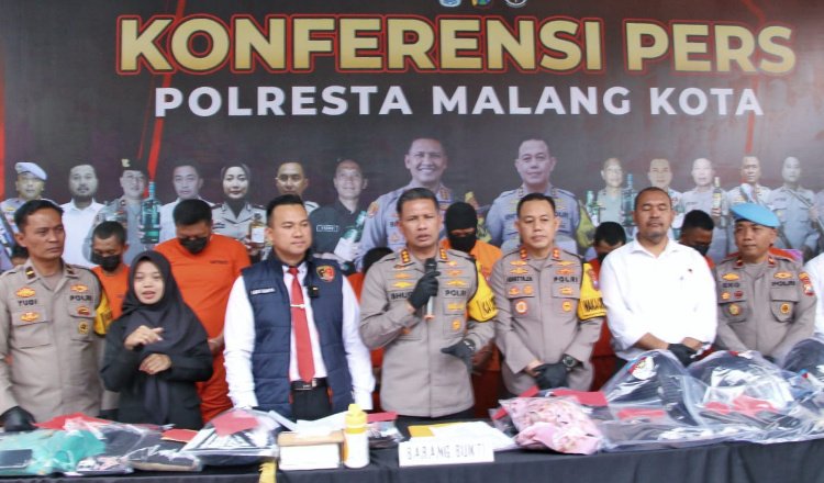 Konferensi pers ungkap kasus pencurian uang nasabah bank, Senin (23/9/2024). (Foto: Humas Polresta Malang)