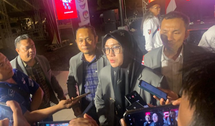 Ketua KPU Jember diwawancarai awak media, Selasa (24/9/2024), malam. (Foto: Istimewa)