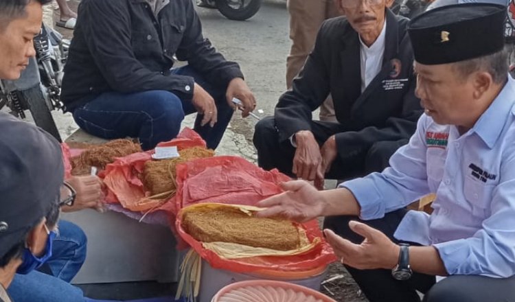 Hendy Siswanto menyambangi lapak pedagang saat berkampanye. (Foto: Istimewa)