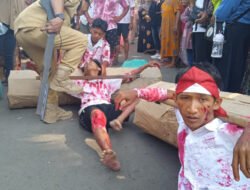 Teaterikal Zaman Penjajahan dalam Karnaval Budaya Desa Lampeji Jember: Ditendang, Diseret, Lalu Dibantai dengan Sadis