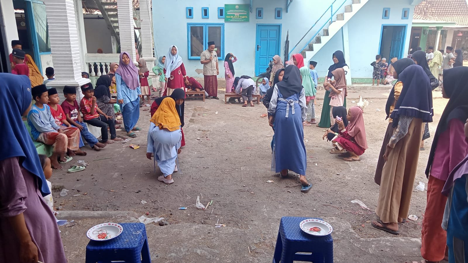Para siswa mengikuti lomba Hari Ulang Tahun ke-25 Yayasan Al Mahasin Sambirampak Lor. (Foto: Abdus Syakur)