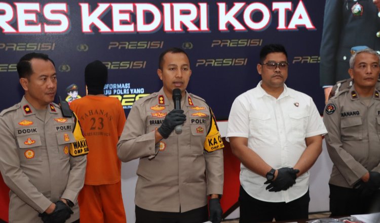 Konferensi pers ungkap kasus penganiayaan di Mako Polrest Kediri Kota. (Foto: Istimewa)