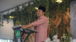 Gus Fawait memberikan sambutan dalam Pelantikan Raya PAC Fatayat NU se-Cabang Kencong dan dialog interaktif, Sabtu (12/10/2024). (Foto: Teamwork)