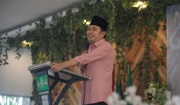 Gus Fawait memberikan sambutan dalam Pelantikan Raya PAC Fatayat NU se-Cabang Kencong dan dialog interaktif, Sabtu (12/10/2024). (Foto: Teamwork)