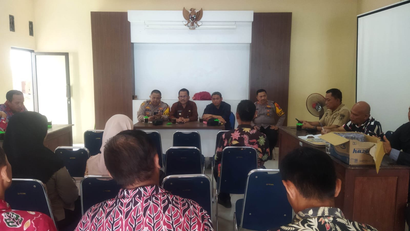 Mediasi sengketa penebangan pohon sengon di Kecamatan Arjasa, Kamis (3/10/2024). (Foto: Istimewa)