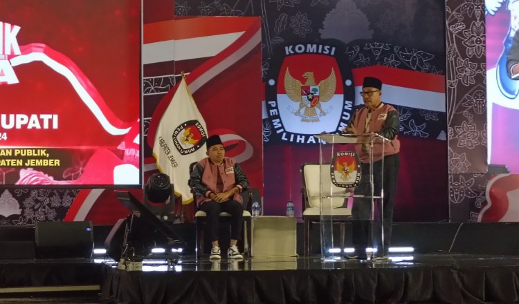 Djoko Susanto memaparkan langkah strategis mengatasi penurunan serapan air di Jember, Sabtu (9/11/2024). (Foto: Zainul Hasan)