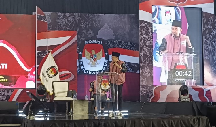Gus Fawait menyampaikan pendapatnya dalam debat publik Pilkada Jember, Sabtu (9/11/2024), malam. (Foto: Zainul Hasan)