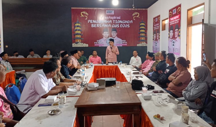 Gus Fawait menanggapi aspirasi dari para relawan di Posko Rumah Cinta, Rabu (20/11/2024). (Foto: Zainul Hasan)