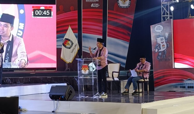 Gus Fawait menyampaikan visi dan misinya dalam debat publik ketiga Pilkada Jember, Sabtu (23/11/2024). (Foto: Istimewa)