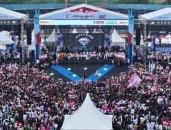 Puluhan Ribu Pendukung Khofifah – Emil Membeludak di Stadion JSG dalam Kampanye Akbar