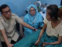 Menteri P2MI Sambangi Pekerja Migran di Jember, Berikan Bantuan Kemanusiaan