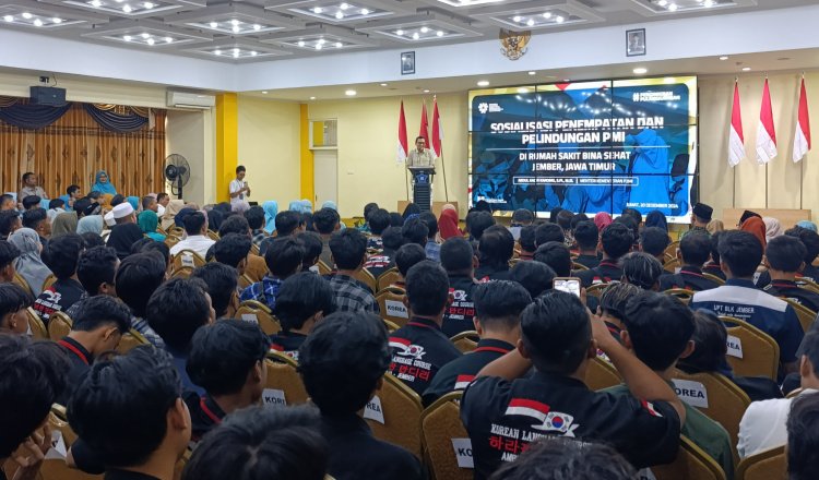 Menteri P2MI membuka kegiatan Sosialisasi penempatan dan Pelindungan PMI di RS Bina Sehat Jember, Jumat (20/12/2024). (Foto: Zainul Hasan)