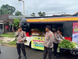 Mobil Mayur Kamtibmas: Polresta Banyuwangi Bagikan Sayuran Gratis, Warga Senang!