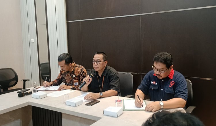 Konferensi pers terkait kasus mahasiswa bunuh diri di kampus UNEJ, Selasa (24/12/2024). (Foto: Abdus Syakur)