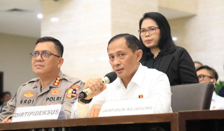 Konferensi pers ungkap kasus penyitaan Hotel Aruss, Senin (6/1/2025). (Foto: Istimewa)