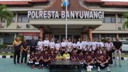 Atlet Voli U-15 Banyuwangi saat Bersiap berangkat ke Sidoarjo, Jumat (10/1/2025). (Foto: Istimewa)
