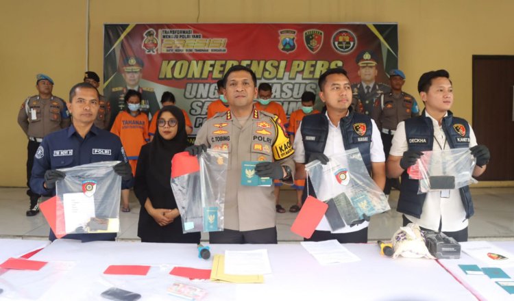Konferensi pers di mapolers Sidoarjo, Senin (13/1/2025): Ungkap kasus dugaan TPPO. (Foto: Istimewa)