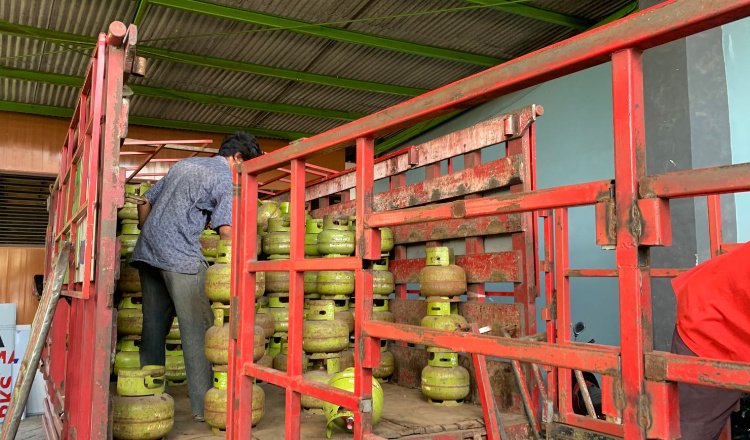 Distribusi Gas LPG 3 Kg di salah satu Agen. (Foto: Teamwork)