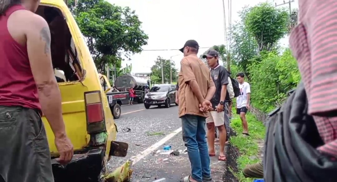 TKP KECELAKAAN: Delapan warga Jember terlibat, semuanya selamat. (Foto: Istimewa)