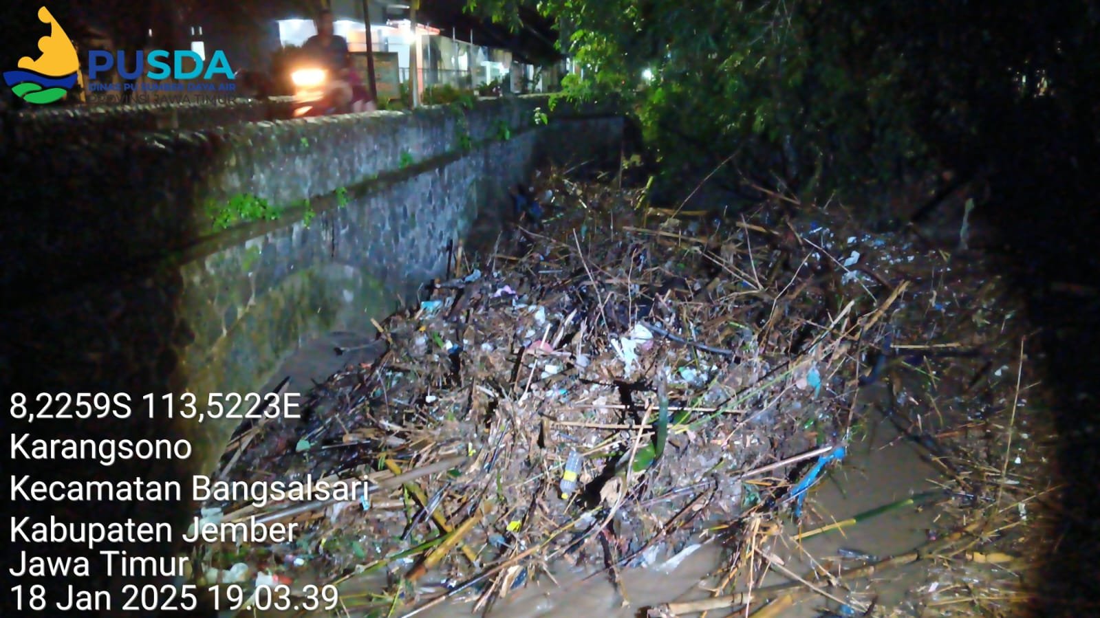 Kondisi terkini jembatan perbatasan Desa Sukorejo-Karangsono, Sabtu (18/1/2025). (Foto: Dinas PU Sumber Daya Air -PUSDA)