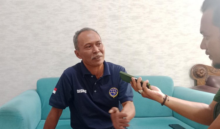 Kadishub Situbondo, Rikwan Sugihartono, saat diwawancarai awak media. (Foto: Fathur Rozi/zonaindonesia.co.id)