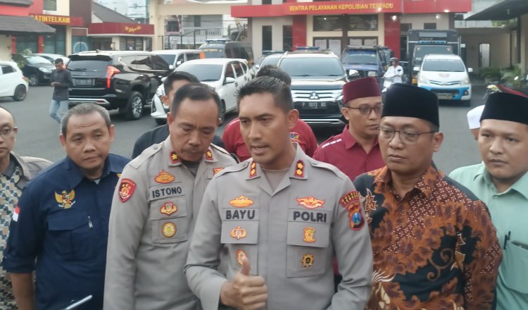 Kapolres Jember diwawancarai media terkait pemberantasan narkoba, Sabtu (1/2/2025). (Foto: Teamwork)