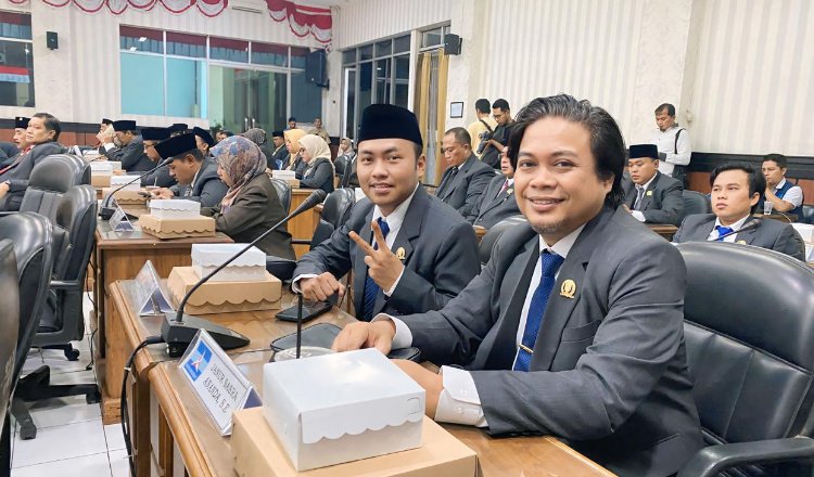 Anggota DPRD Kabupaten Situbondo, Janur Sasra Ananda, saat mengikuti rapat paripurna. (Foto: Istimewa)