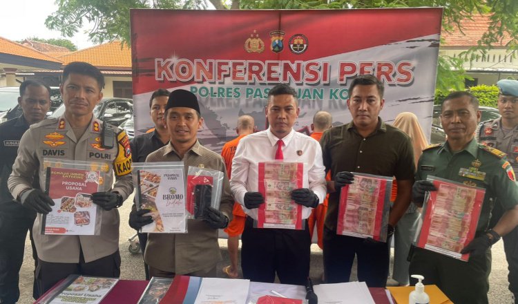 Konferensi pers di Mako Polres Pasuruan. (Foto: Istimewa)