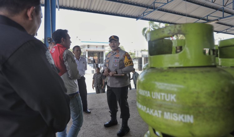 Polres Blitar menyidak pangkalan Gas LPG 3 Kg. (Foto: Istimewa)