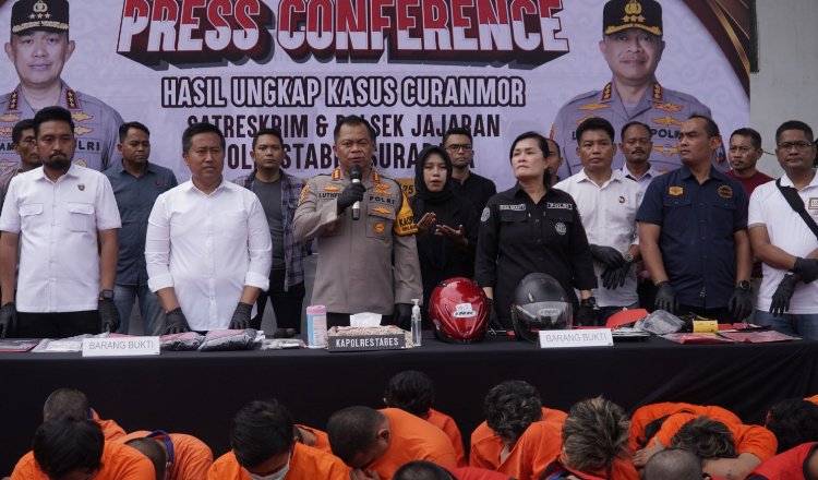 Konferensi pers di Mapolrestabes Surabaya pada Jumat (21/2/2025), ungkap kasus Curanmor.