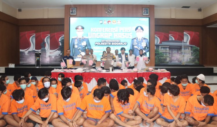Konferensi pers di Mako Polres Sidoarjo, Senin (24/2/2025). (Foto: Istimewa)