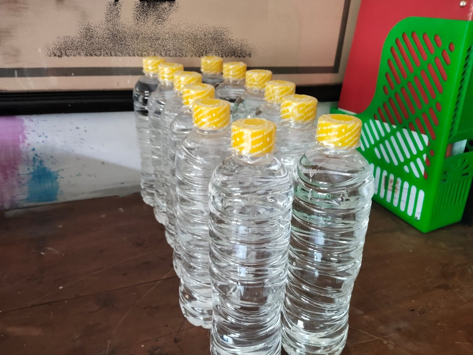 Miras jenis arak yang berhasil diamankan polisi di Panji Situbondo. (Foto: Humas Polres Situbondo)