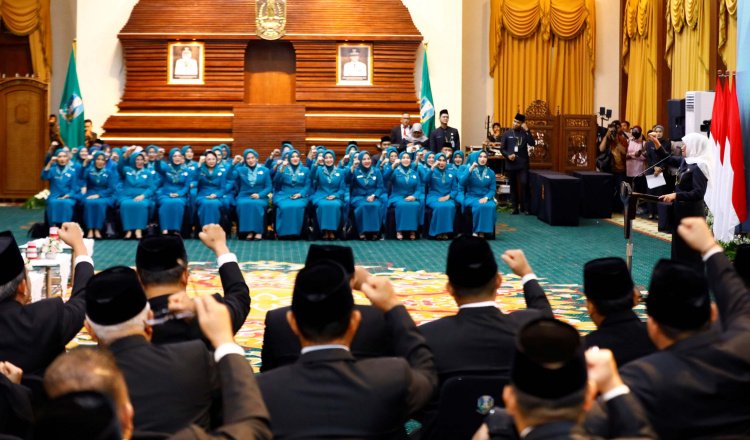 Pelantikan Ketua TP-PKK Jawa Timur di Gedung Negara Grahadi Surabaya, Minggu (2/3/2025). (Foto: bondowosokab.go.id)