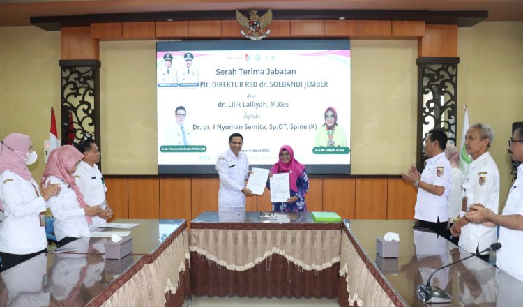 Serah terima jabatan di Lobby Direksi RSD dr. Soebandi Jember, Rabu (5/3/2025). (Foto: PPID Jember)