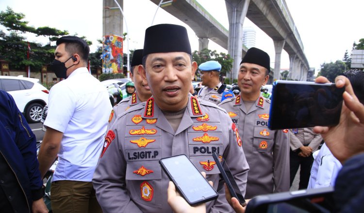 Jenderal Listyo Sigit Prabowo diwawancarai media. (Foto: Humas Polri)