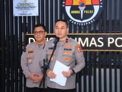 Kapolri Beri Penghormatan Anumerta kepada Tiga Polisi yang Gugur di Way Kanan Lampung