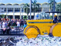 Ribuan Botol Miras dan Puluhan Ribu Pil Okerbaya Dimusnahkan di Jember Jelang Lebaran