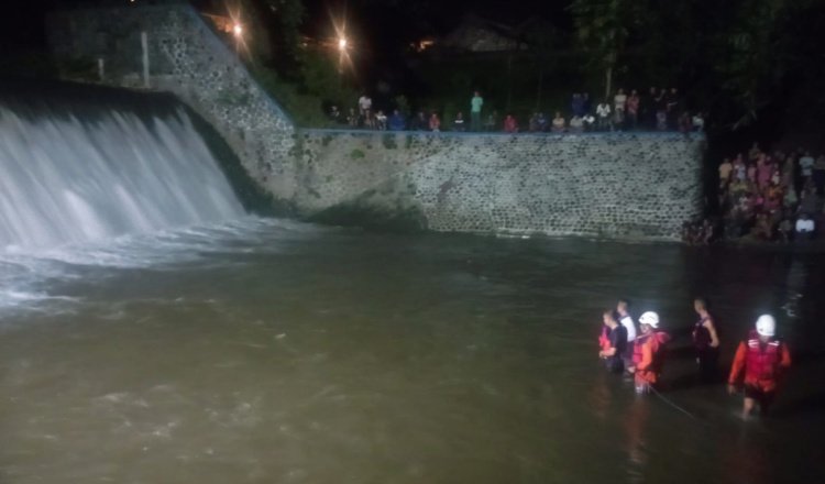 Tim gabungan saat mencari korban tenggelam di Sungai Berut, Kamis (3/4/2025). (Foto: Istimewa)