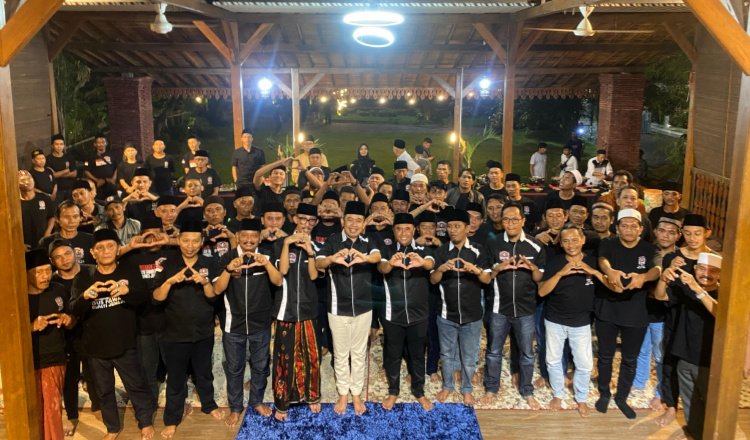 Keluarga besar BAMPER dan Bupati Jember foto bersama, Sabtu (12/4/2025). (Foto: Istimewa)