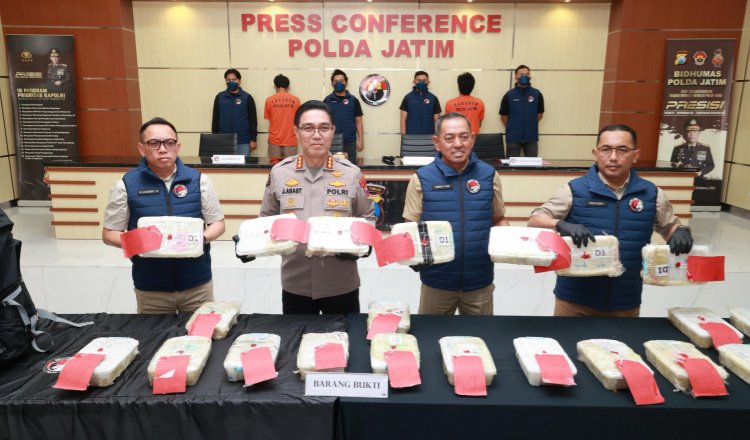 Konferensi pers di Mapolda Jatim: Ungkap kasus peredaran narkoba. (Foto: Istimewa)