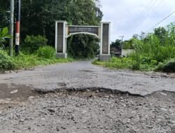 Bertahun-tahun Jalan Kabupaten di Mrawan Jember Rusak Parah, Warga Harap Perhatian dari Bupati Baru