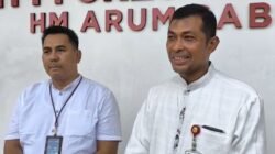 Kepala OJK dan Ketua FKLJK Jember diwawancarai media, Kamis (17/4/2025). (Foto: Teamwork)