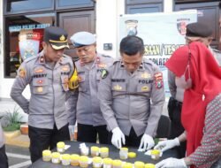 Cegah Narkoba dan Judi Online, Wakapolres Jember Pimpin Pemeriksaan HP dan Tes Urin Anggota